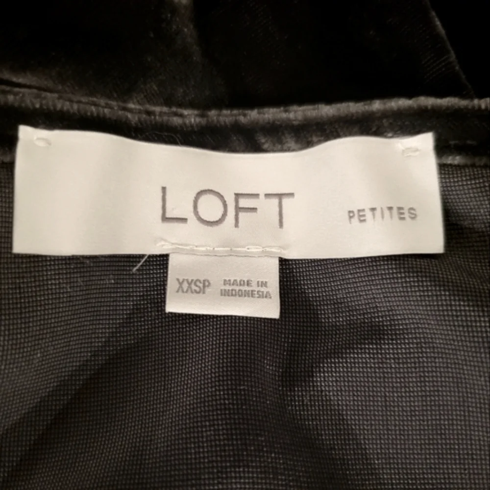 LOFT velvet puff